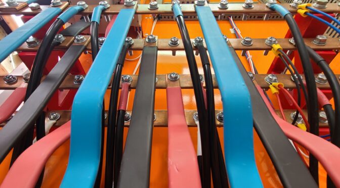 Barras Repartidoras en la Fabricación de un Tablero Eléctrico de Distribución Trifásico